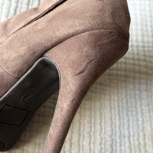 Mossimo Taupey/Grey Heels in Suede-like Texture - Picture 8 of 8